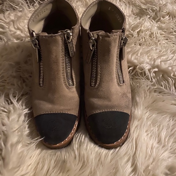 Chanel shoes - Picture 2 of 4